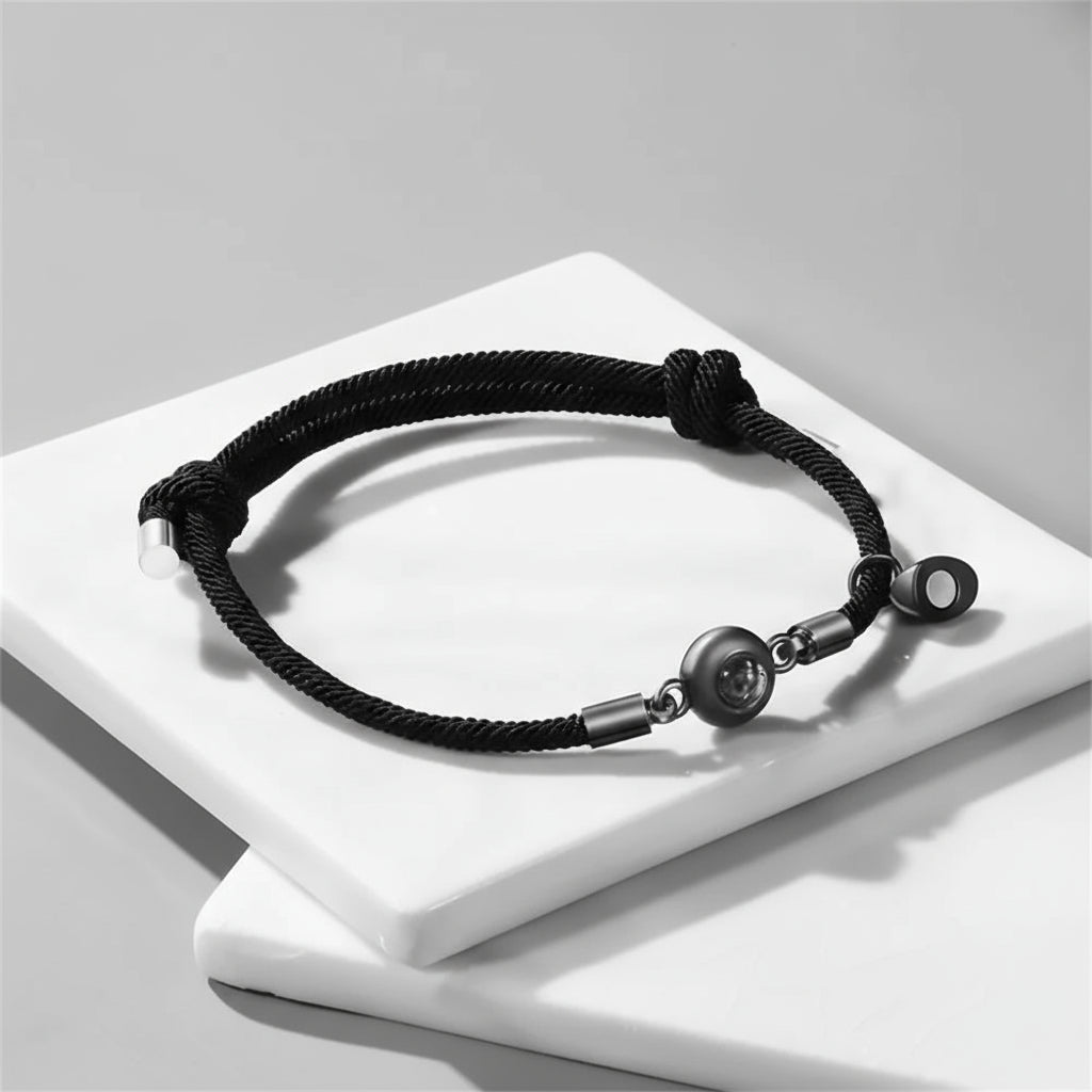 Bracelet à Projection de Photo Personnalisé + Initiale Gravée